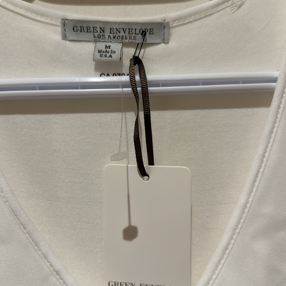 Nwt. Green envelope blouse - Picture 2 of 5